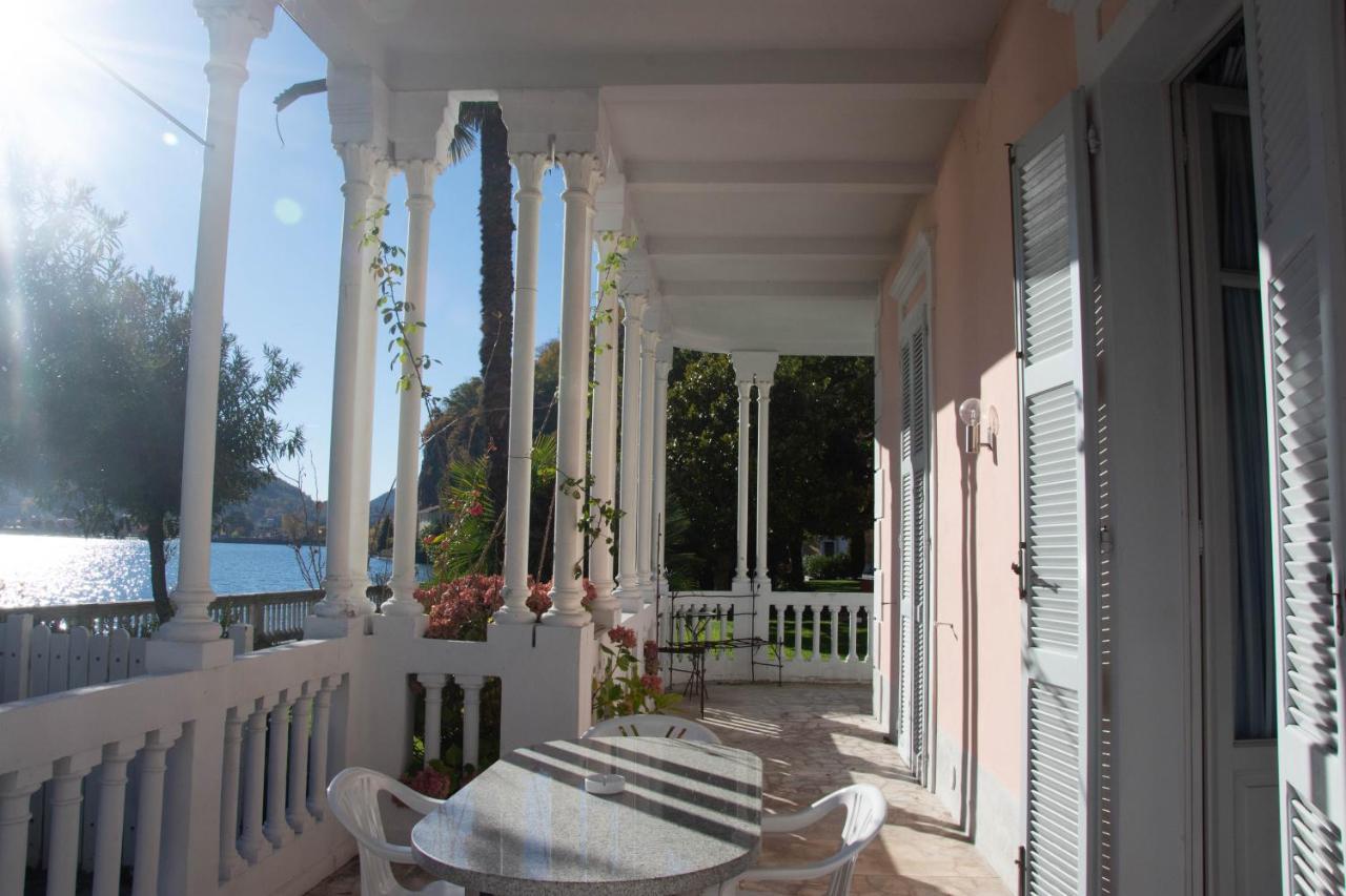 Residence Ville Lago Lugano Порто Черезио Екстериор снимка