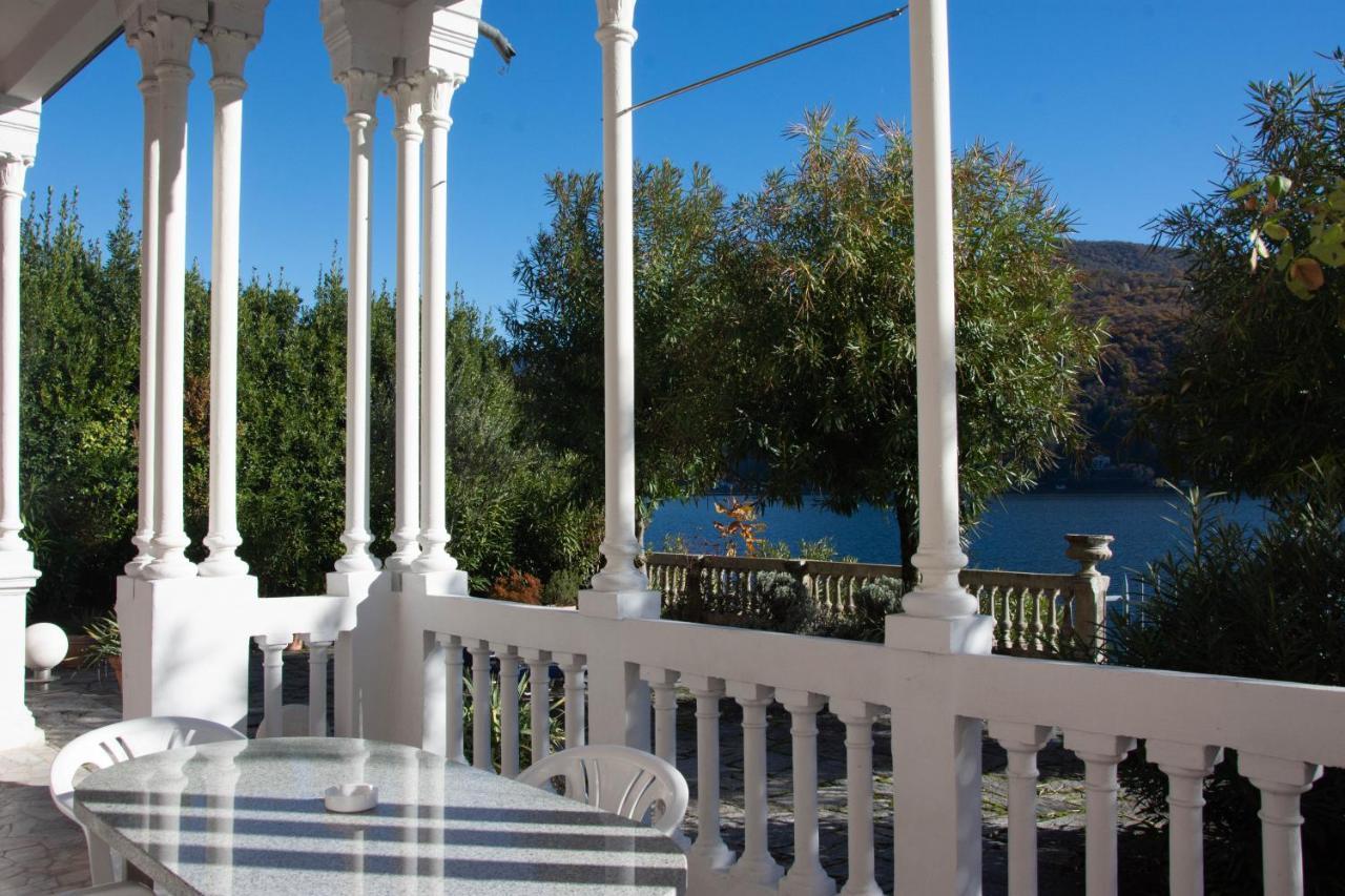 Residence Ville Lago Lugano Порто Черезио Екстериор снимка